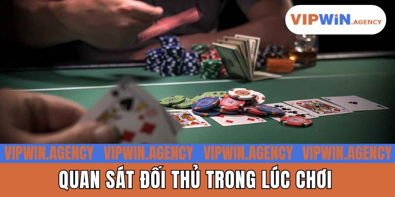 Quan sát đối thủ trong lúc chơi
